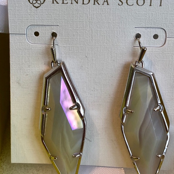 NWT Kendra Scott RARE & Retired Bexley Earrings Iridescent Agate & Silver😊 - Picture 4 of 14